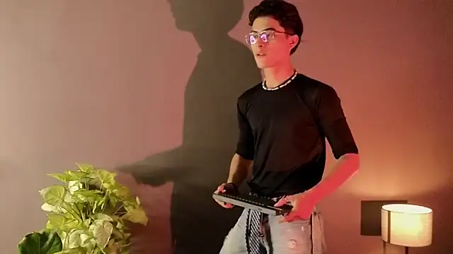 Aaron Eze online show from 11/26/25, 01:27