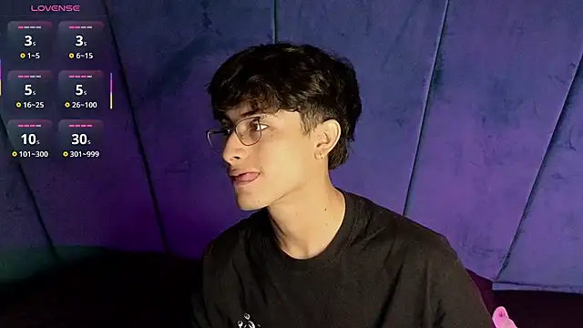 Aaron Eze online show from 10/24/25, 10:20