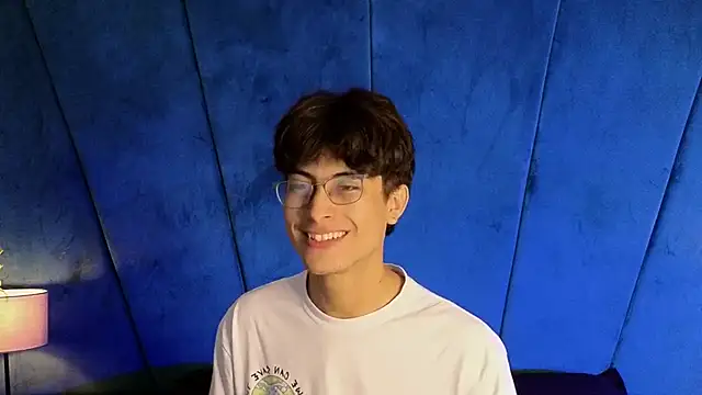 Aaron Eze online show from 11/04/25, 10:13