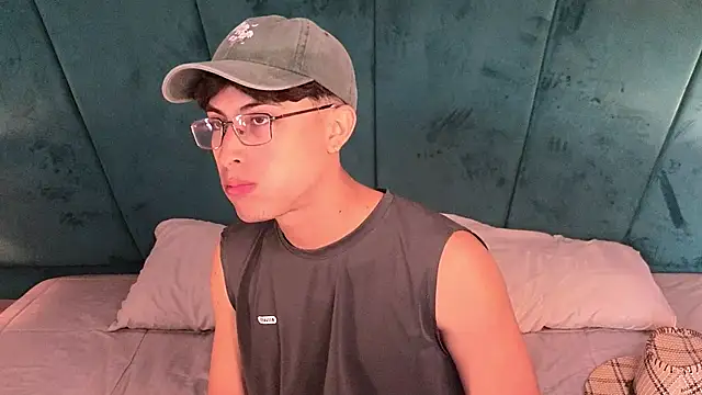 Aaron Eze online show from 04/05/26, 01:29