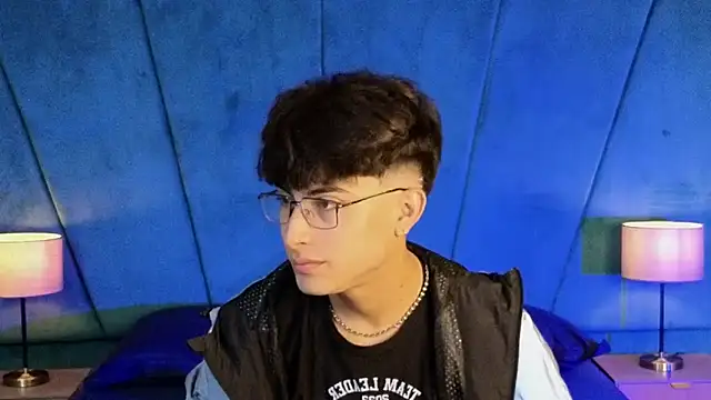 Aaron Eze online show from 11/26/25, 10:32