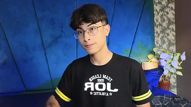 Aaron Eze online show from 11/16/25, 08:24