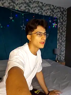 Aaron Eze online show from 12/19/25, 07:27