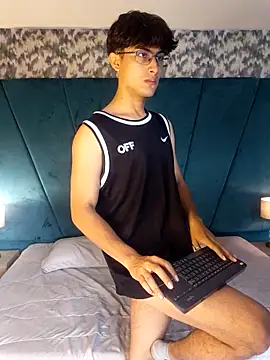 Aaron Eze online show from 04/19/26, 02:29