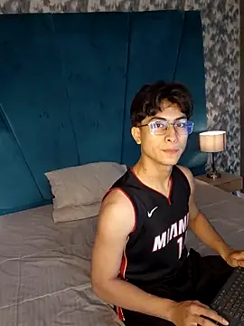 Aaron Eze online show from 02/20/26, 09:06