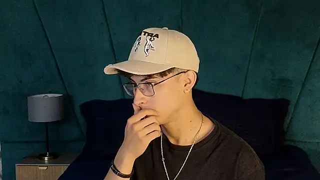 Aaron Eze online show from 12/03/25, 09:47