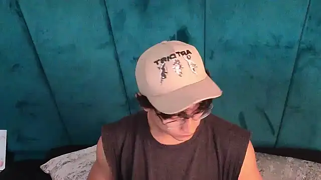 Aaron Eze online show from 05/06/26, 01:37
