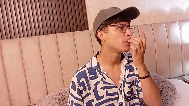 Aaron Eze online show from 01/15/26, 10:13