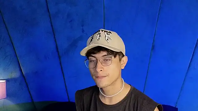 Aaron Eze online show from 10/28/25, 09:25