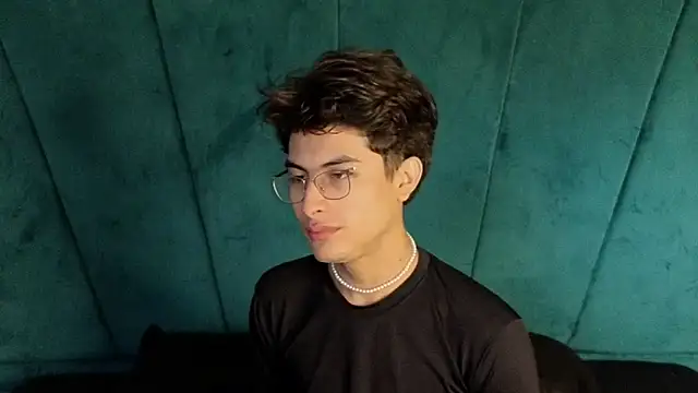 Aaron Eze online show from 10/31/25, 09:32