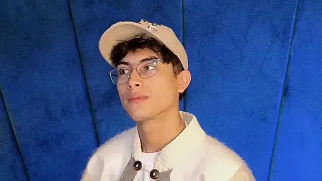 Aaron Eze online show from 10/26/25, 08:53