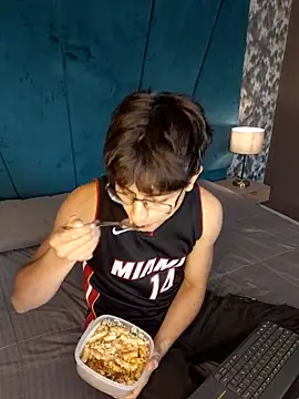 Aaron Eze online show from 03/10/26, 12:42