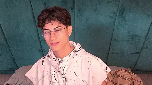 Aaron Eze online show from 03/18/26, 03:13