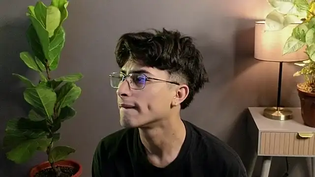 Aaron Eze online show from 11/17/25, 09:19