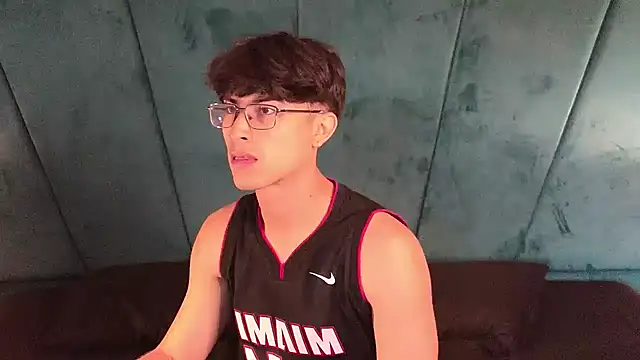 Aaron Eze online show from 04/11/26, 12:31