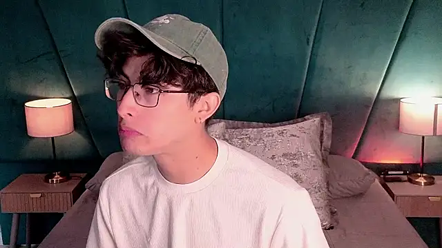 Aaron Eze online show from 05/27/26, 01:29