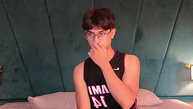 Aaron Eze online show from 02/19/26, 08:17