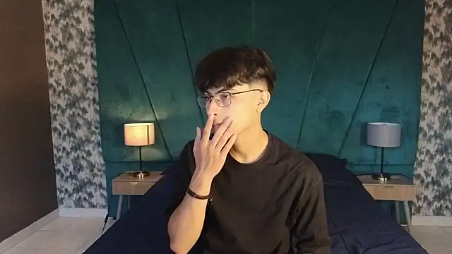 Aaron Eze online show from 11/29/25, 09:26