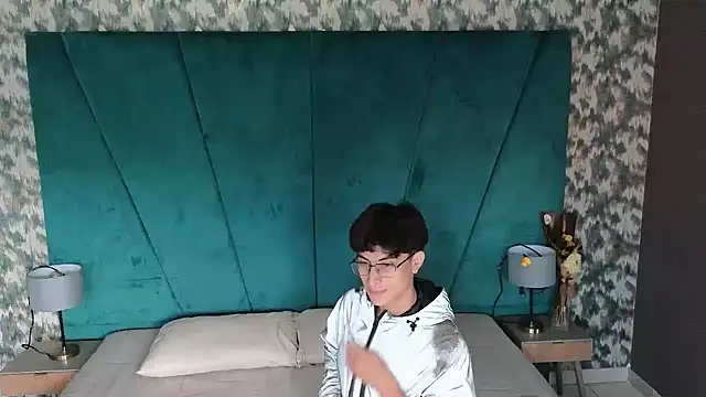 Aaron Eze online show from 02/25/26, 08:41