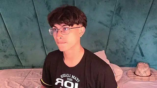 Aaron Eze online show from 04/04/26, 07:53