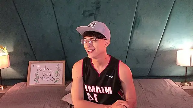 Aaron Eze online show from 03/08/26, 12:08