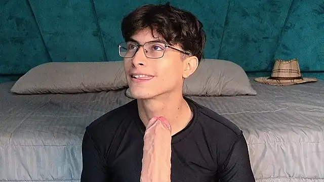 Aaron Eze online show from 03/22/26, 01:01