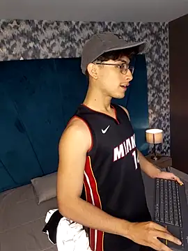 Aaron Eze online show from 02/23/26, 09:04