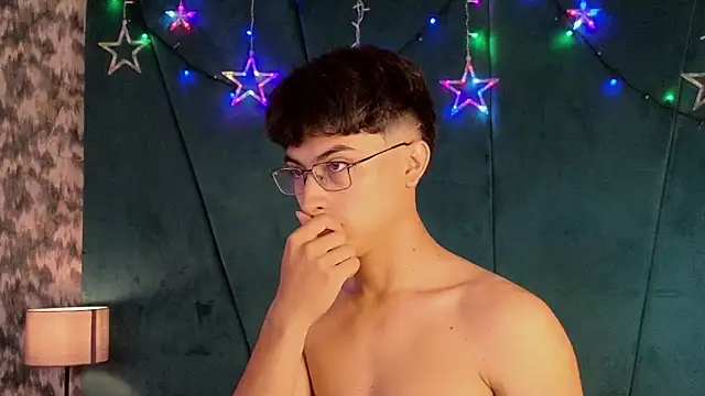 Aaron Eze online show from 12/15/25, 09:09