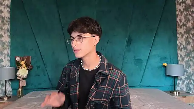 Aaron Eze online show from 02/18/26, 07:32