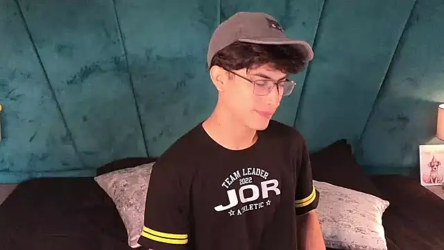 Aaron Eze online show from 05/01/26, 02:22
