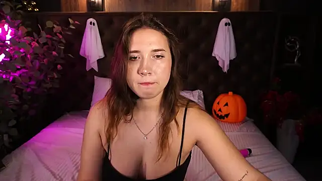 AmiraChase online show from 10/31/25, 01:30