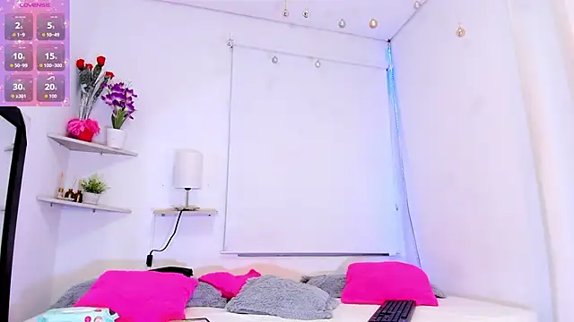 isa taylorr  online show from 12/03/25, 12:15