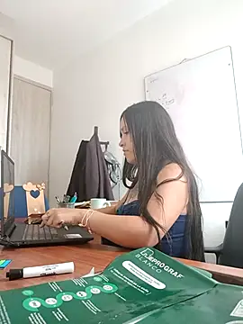 Snapshot of Kiramane chatting on 11/04/25, 05:06 Kiramane online show from 11/04/25, 05:06