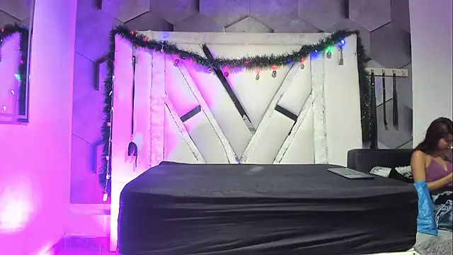 NicollAndJulian online show from 12/02/25, 12:40