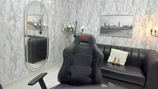 AlexandraMilff online show from 11/12/25, 11:30