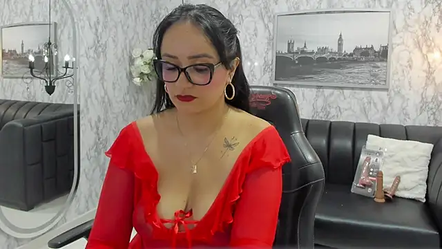 AlexandraMilff online show from 12/18/25, 11:41