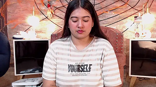 lilithst  online show from 10/21/25, 08:52