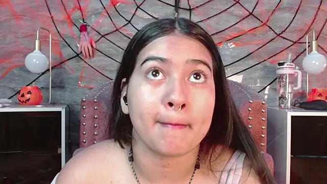 lilithst  online show from 10/26/25, 08:42