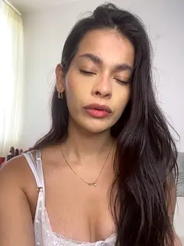 Esmeraldalcl online show from 11/11/25, 09:20