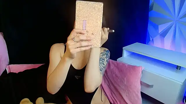 LiliBundy online show from 10/30/25, 04:33