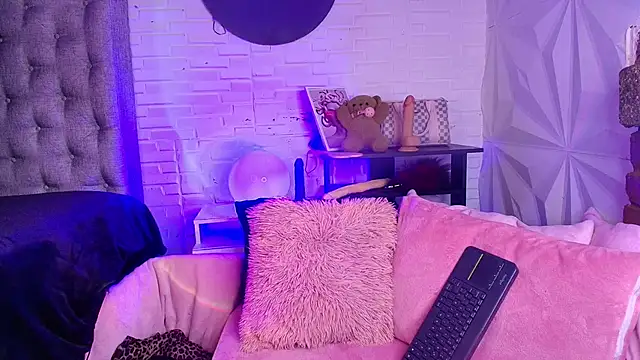 LiliBundy online show from 12/16/25, 05:00