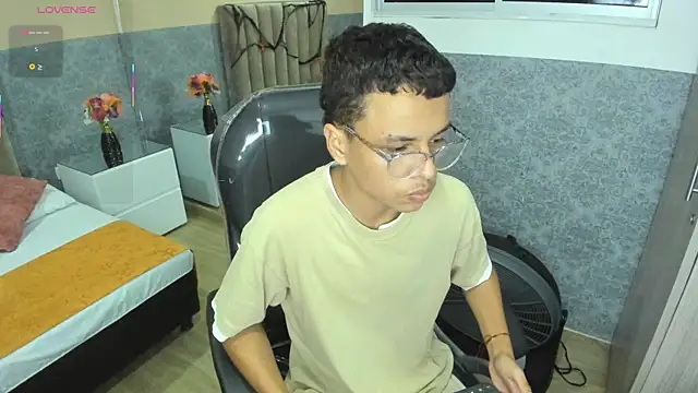 Xavier Fox    online show from 10/31/25, 04:09