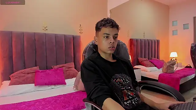 Xavier Fox    online show from 02/22/26, 02:19