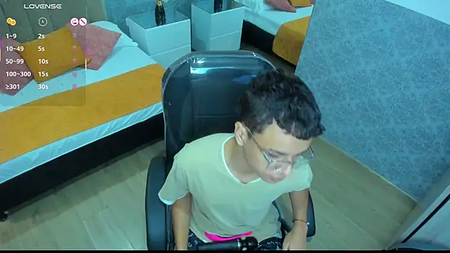 Xavier Fox    online show from 11/05/25, 12:30