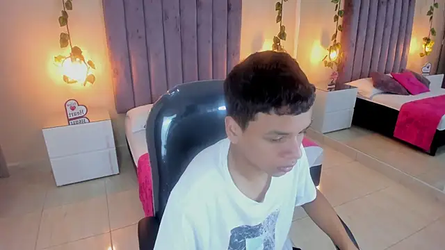 Xavier Fox    online show from 11/12/25, 11:36