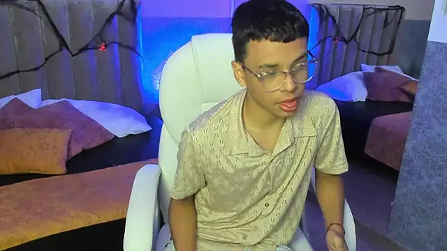 Xavier Fox    online show from 10/28/25, 04:24