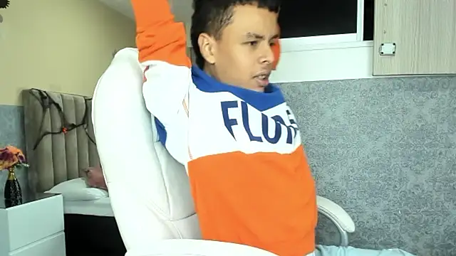 Xavier Fox    online show from 10/23/25, 05:39