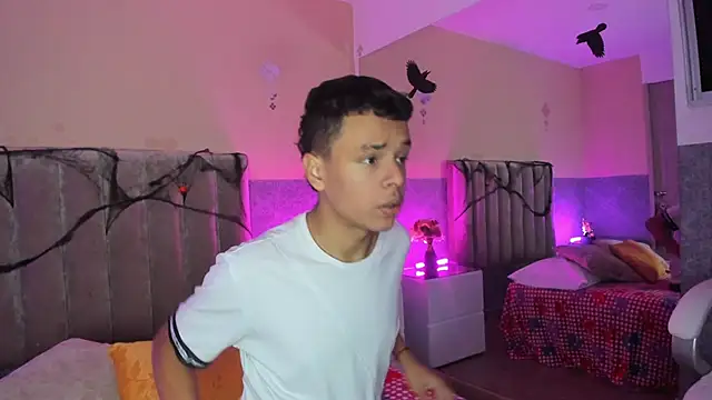 Xavier Fox    online show from 10/18/25, 03:30