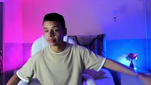 Xavier Fox    online show from 10/21/25, 04:23