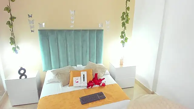 Xavier Fox    online show from 11/08/25, 04:49